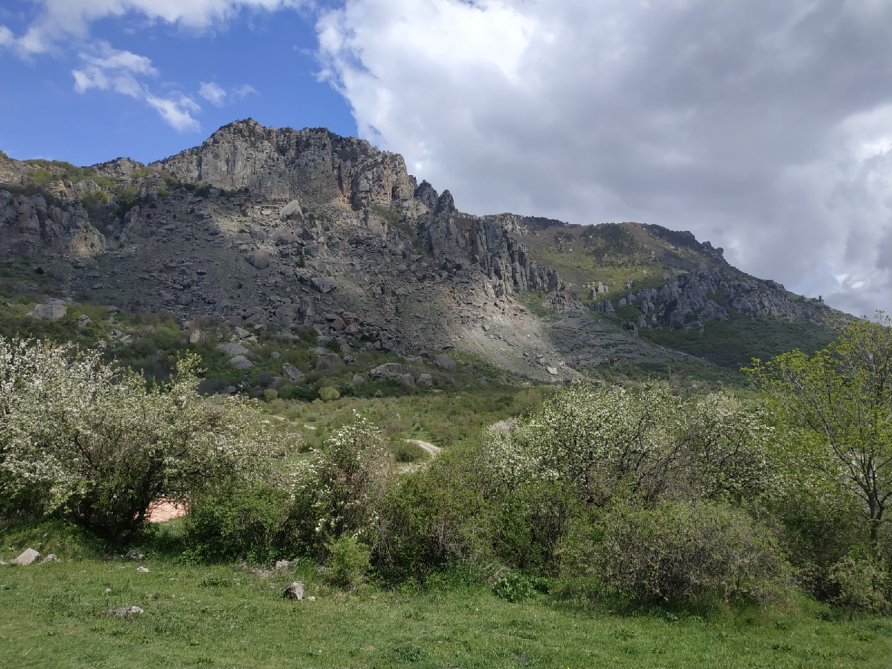 Пансионат Алушты «Дубна» рекомендует экскурсии по горам 
