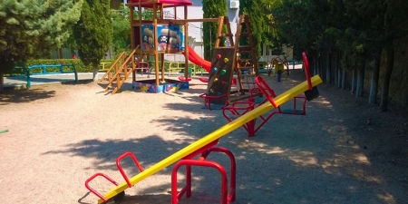 Отдых с детьми в Алуште – детская площадка
